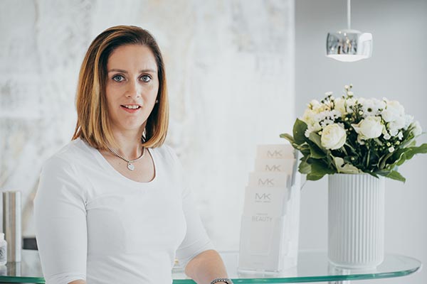 Porträt von Alisa Kunkel, Inhaberin von MK Kosmetik